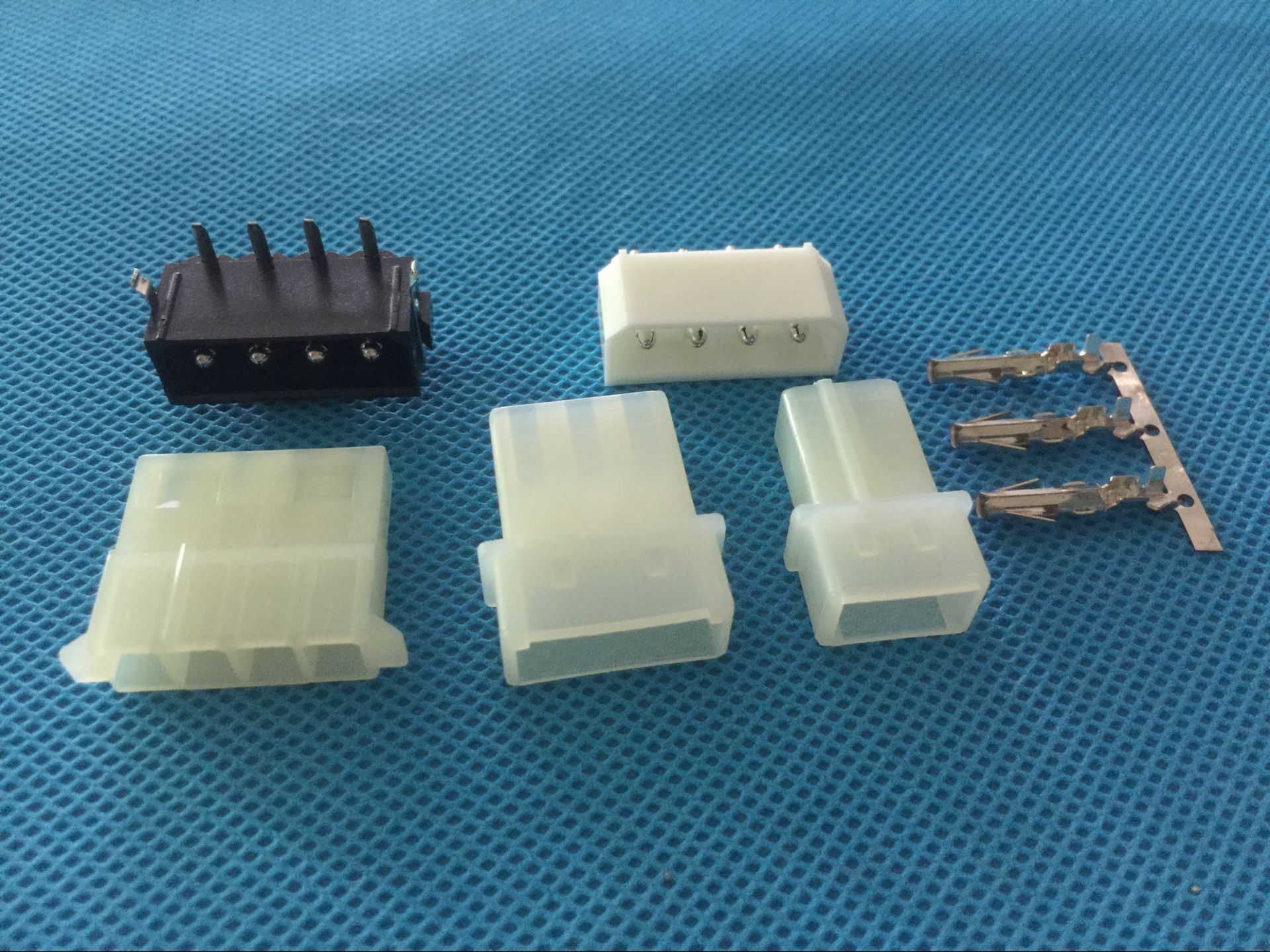 線對(duì)板連接器